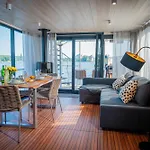 Gemuetliches Hausboot Aquila Woma *