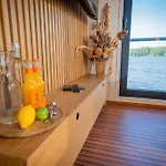 Úszó hotel Gemuetliches Hausboot Aquila Woma Fürstenberg-Havel