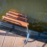 Úszó hotel Gemuetliches Hausboot Aquila Woma