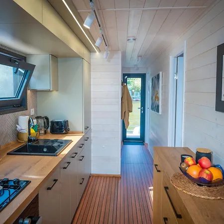 Gemuetliches Hausboot Aquila Woma * Fürstenberg-Havel