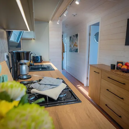 Gemuetliches Hausboot Aquila Woma