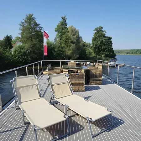 Botel Gemuetliches Hausboot Aquila Woma Furstenberg-Havel