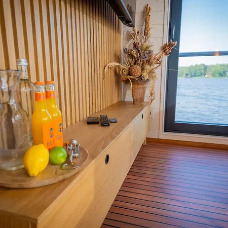 Gemuetliches Hausboot Aquila Woma *