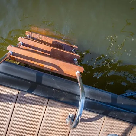 Gemuetliches Hausboot Aquila Woma Botel