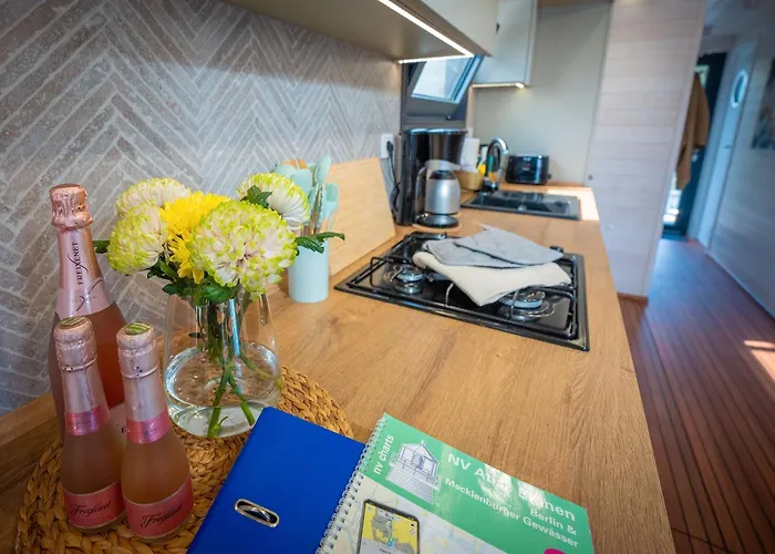 بوتيل Gemuetliches Hausboot Aquila Woma Fürstenberg-Havel