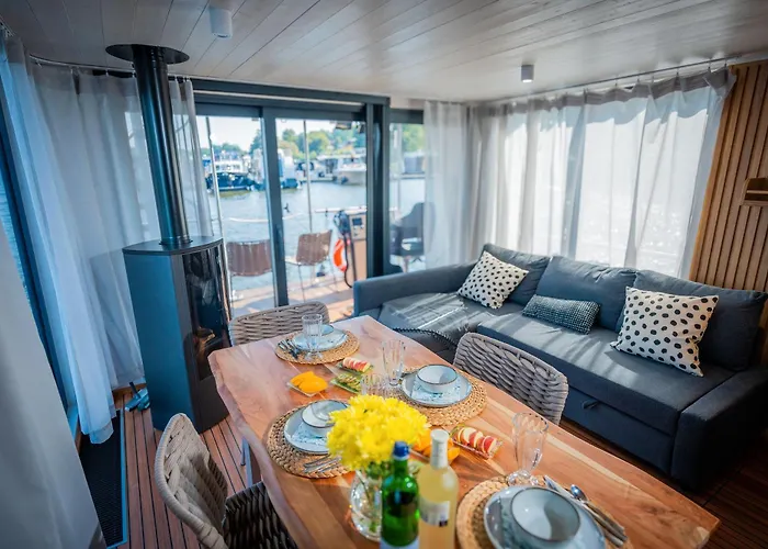 بوتيل Gemuetliches Hausboot Aquila Woma Fürstenberg-Havel