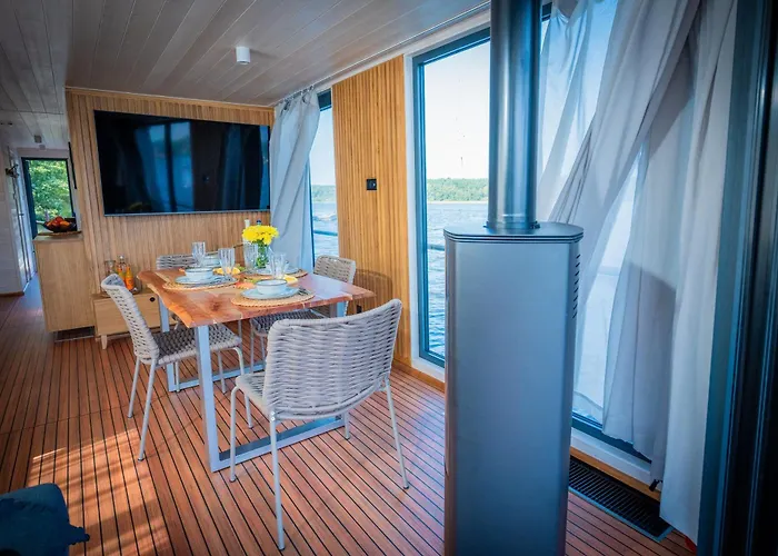 Gemuetliches Hausboot Aquila Woma *