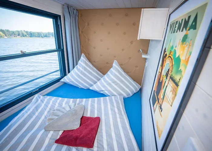 Gemuetliches Hausboot Aquila Woma بوتيل Fürstenberg-Havel