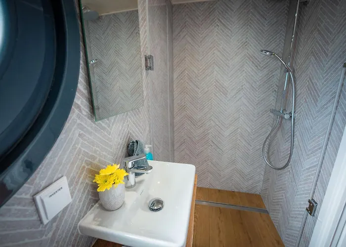 Gemuetliches Hausboot Aquila Woma * Fürstenberg-Havel