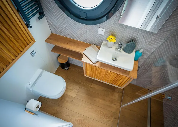 Gemuetliches Hausboot Aquila Woma *