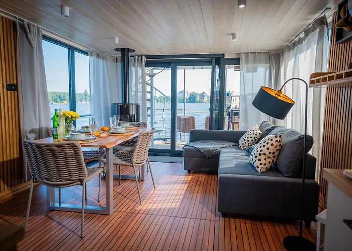 Gemuetliches Hausboot Aquila Woma *