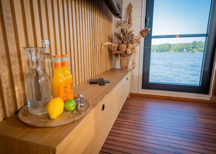 بوتيل Gemuetliches Hausboot Aquila Woma Fürstenberg-Havel